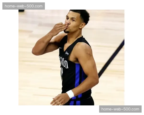 萨格斯情绪失控扔牙套遭罚 魔术后卫面临纪律处分