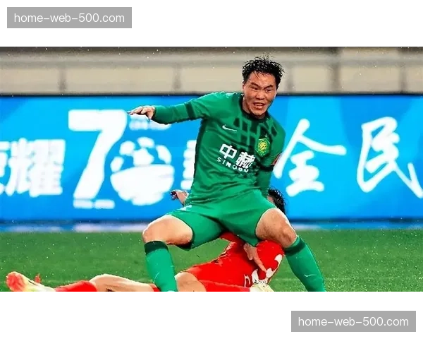 国安王刚深度参与进攻，右边后卫前插创造传中得分机会